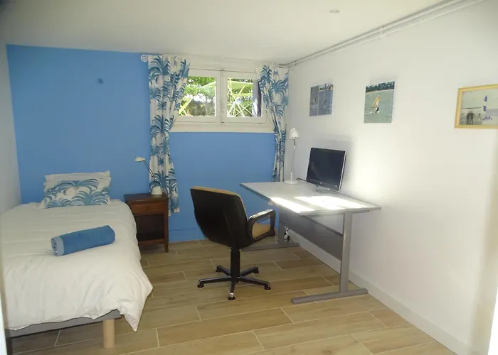 Domaine De Perpignac Victoires Holiday home *